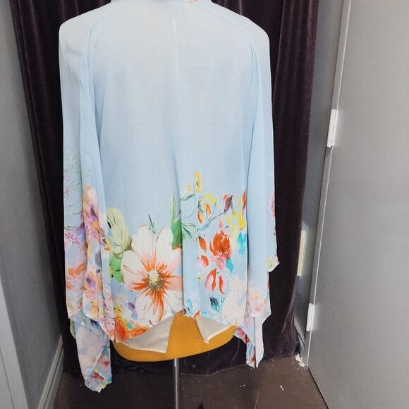 Vismaya Tropical Florals Kimono Shawl - Picture 3 of 5
